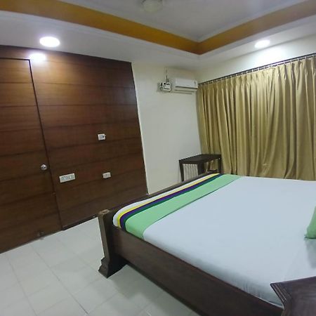 Blossom Rooms Hotel Vashishtha - Free Lunch Or Dinner- Free Breakfast Hyderabad Esterno foto