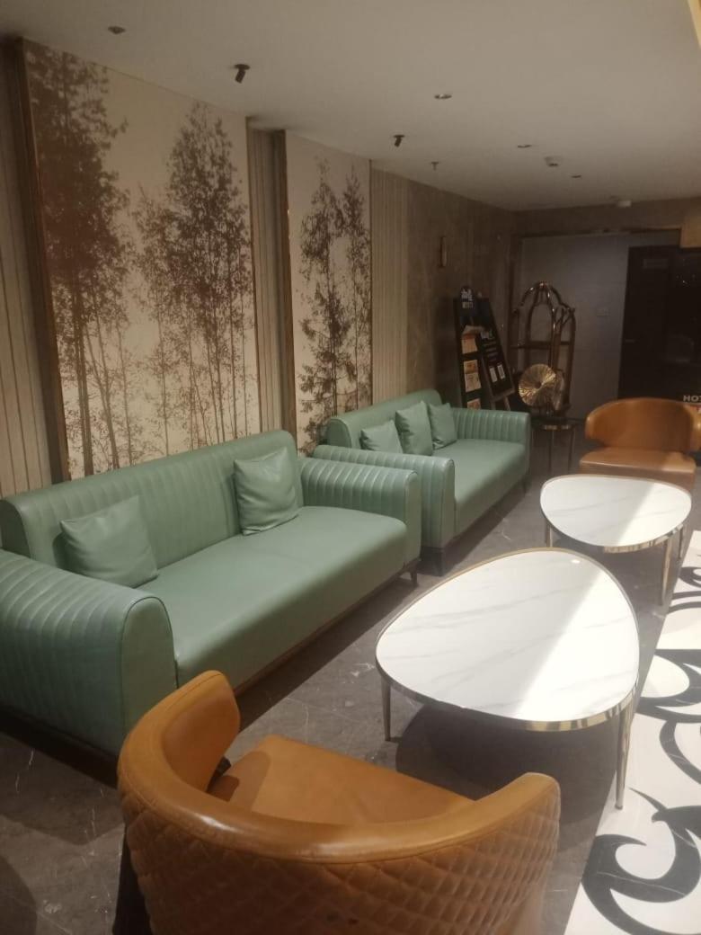 Blossom Rooms Hotel Vashishtha - Free Lunch Or Dinner- Free Breakfast Hyderabad Esterno foto