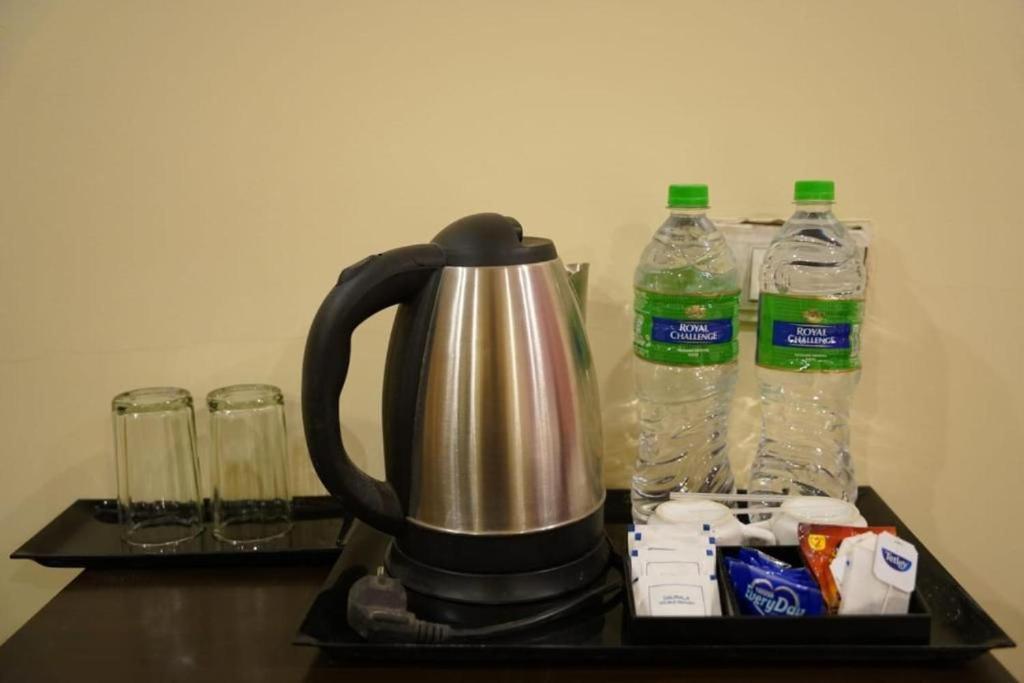 Blossom Rooms Hotel Vashishtha - Free Lunch Or Dinner- Free Breakfast Hyderabad Esterno foto
