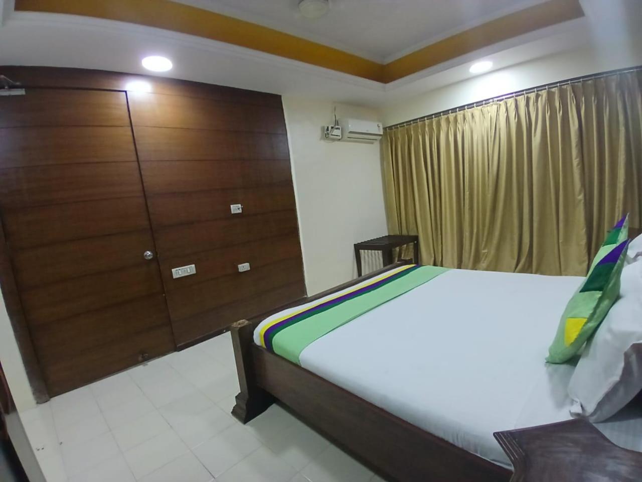 Blossom Rooms Hotel Vashishtha - Free Lunch Or Dinner- Free Breakfast Hyderabad Esterno foto